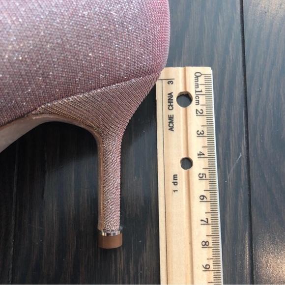 Manolo Blahnik Hangisi Heels 37.5 - Picture 7 of 8